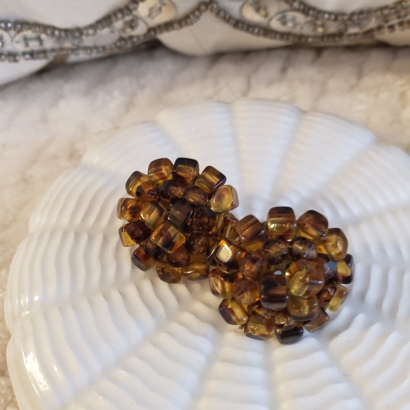 Vogue Earrings Vintage/Antique